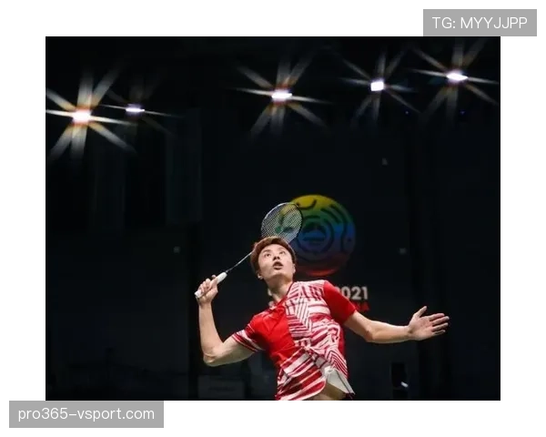 何冰娇赛场冷若冰霜，社媒里笑得像追剧的邻家妹妹，反差太上头